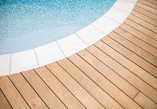 ABODO-Elements-Terrasse-Howick-Pool-Deck-Sand-Decking-Abodo-Wood-2-high-res